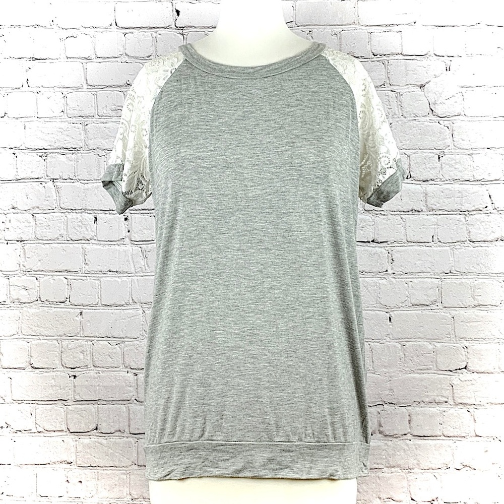 egs by éloges Gray & Ivory Cream Lace-Sleeve Tunic